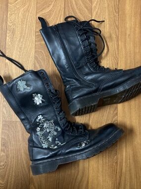 Dr. Martens Anissa Koi Embroidery Black Leather Tall Lace Up Boots (Evisu/Vonda)
